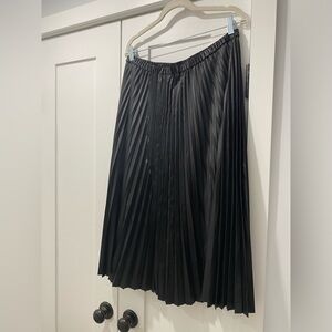 Banana Republic black satin pleated skirt